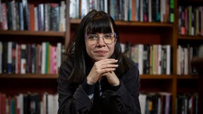 Laura Garzón en la librería Matorral, en Bogotá (Colombia).