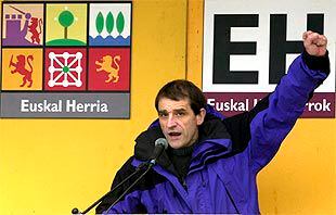 El parlamentario vasco Josu Ternera, en un mitin de Euskal Herritarrok, en mayo del año pasado.