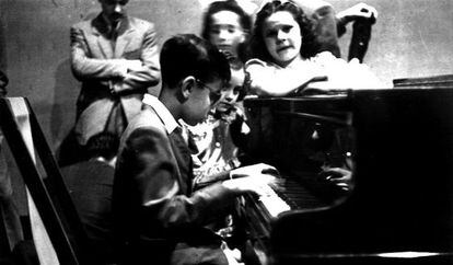 El pianista Tete Montol&iacute;u en una imagen de su infancia.