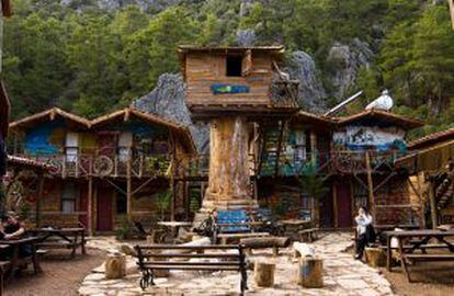 El complejo de cabañas Kadir’s Tree House, en el valle del Olimpo, Turquía.