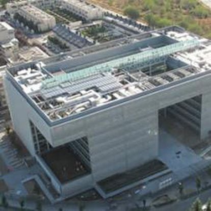 Vista aérea de la nueva sede de Banco Popular, cerca de Campo de las Naciones, de Arquitectos Ayala