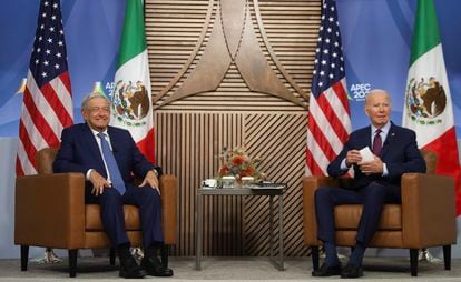 Andrés Manuel López Obrador y Joe Biden en el centro de convenciones Moscone de San Francisco.