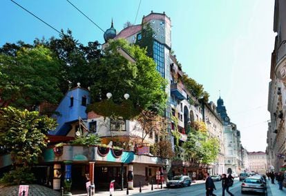 Hundertwasser-haus, Viena. Sus creadores la definieron como una casa en armon&iacute;a con la naturaleza. 