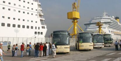 Cruceristas en el puerto de Barcelona.