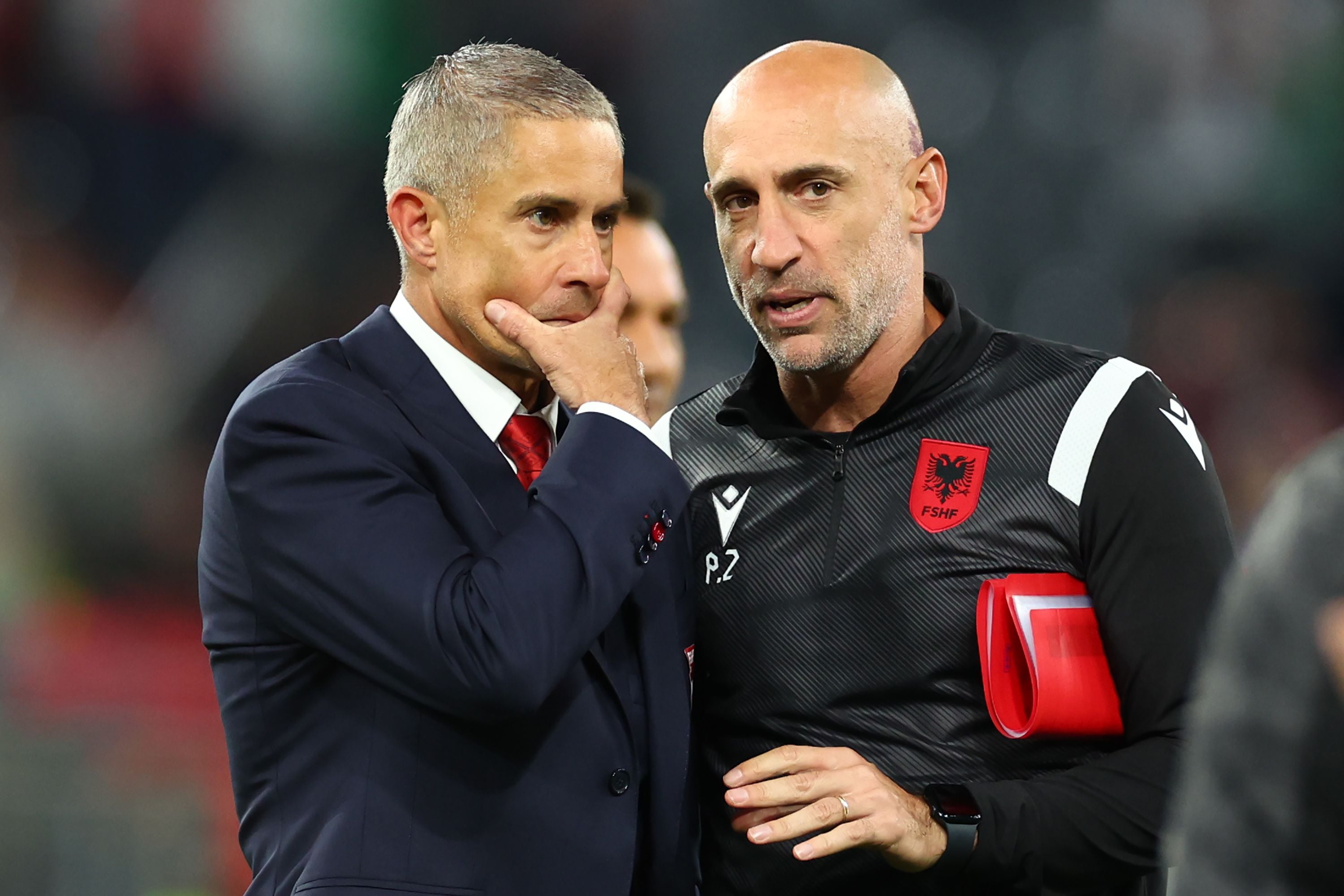 Albania, una canción y el fútbol en honor a los abuelos: la misión de Zabaleta y Sylvinho en la selección