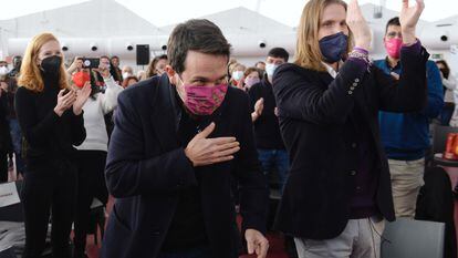 A la izquierda, el exlíder de Podemos, Pablo Iglesias, en un acto del partido en Castilla y León, este enero.