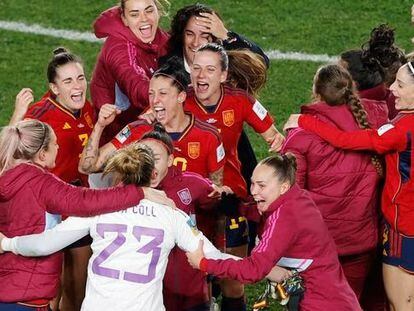 Jugadoras de la selección española de fútbol femenino tras convertirse en campeonas del Mundo en Sydney.