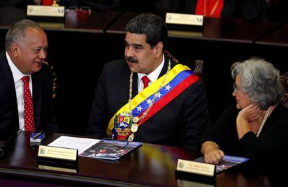 Diosdado Cabello (izquierda) y Nicolás Maduro, a finales de enero en la Asamblea Constituyente.
