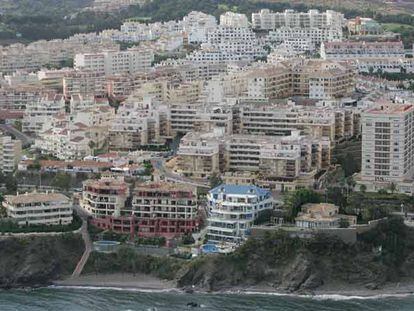 Miles de viviendas construidas cerca del mar en Benalmádena Costa.