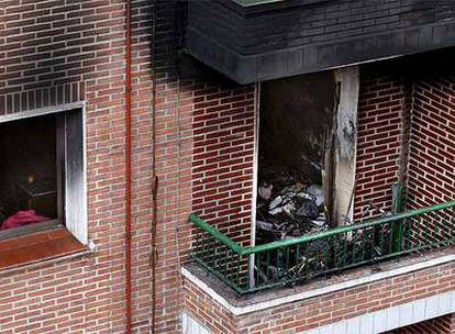 Estado en el que ha quedado una de las viviendas del edificio de Barakaldo afectado por el fuego