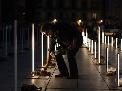 Un momento del acto organizado por la Fundación Arrels en recuerdo por las personas sin techo muertas este ultimo año.