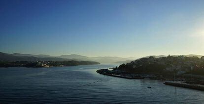 Vistas de Ribadeo y Castropol desde el puente de los Santos.