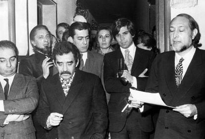 El jurado del Premio Biblioteca Breve de 1970: desde la izquierda, Juan García Hortelano, Carlos Barral, Gabriel García Márquez, Mario Vargas Llosa, Isabel Mirete, Salvador Clotas y José María Castellet.