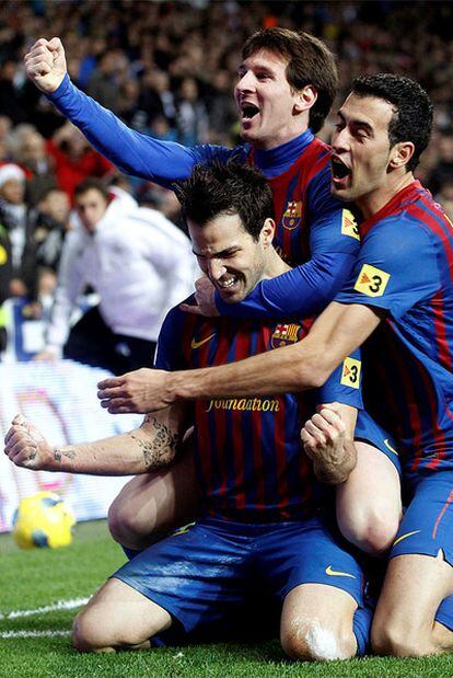 Messi, Cesc y Busquets celebran el tercer gol del Barça.