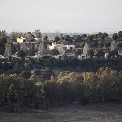 Vista de la urbanización Isla de Valdecañas, en El Gordo, Cáceres.