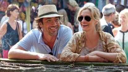 Javier Bardem y Julia Roberts, en un fotograma de la película 'Come, reza, ama'.