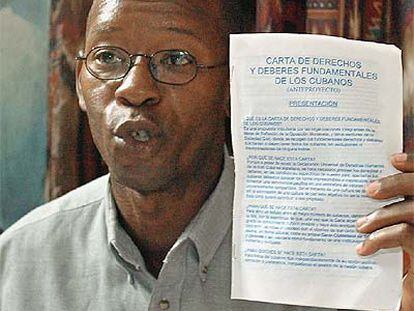 El disidente cubano Manuel Cuesta Morúa, en La Habana en 2002.