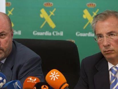 El subdelegado del Gobierno en C&aacute;diz, Javier de Torre (derecha) y Miguel L&oacute;pez, de la Seguridad Social.