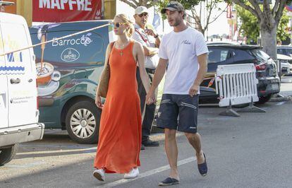 Beatrice Borromeo y Pierre Casiraghi, este domingo por las calles de Palma de Mallorca.