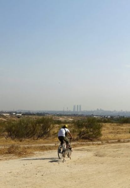 Vista de los terrenos ubicados en la localidad madrile&ntilde;a de Alcorc&oacute;n donde posiblemente se instale Eurovegas.