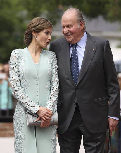 Don Juan Carlos se mostró muy cariñoso con la reina Letizia, en un gesto poco usual en público.