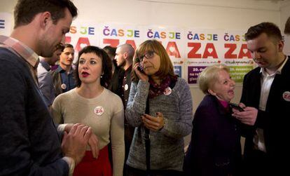 Activistas por el matrimonio igualitario este domingo en Liubliana.