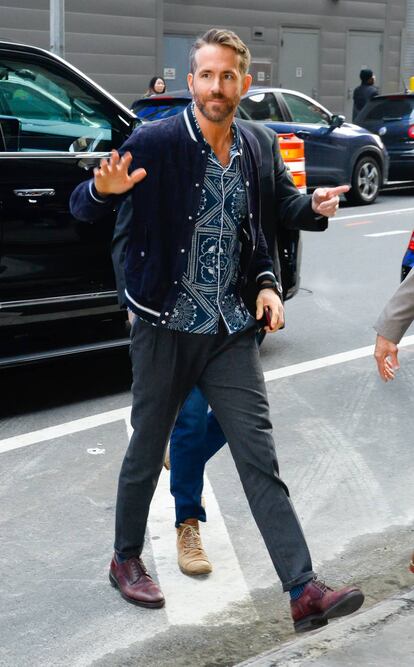 El pasado mes de mayo, el actor se presentó en 'Good Morning America' con una camisa estampada y una chaqueta de beisbol.