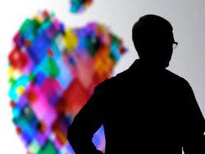 Sombra de Tim Cook sobre la manzana de Apple en la WWDC 2012.