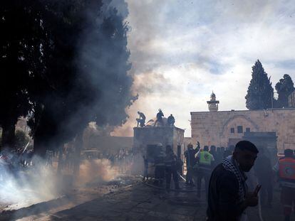 Choques entre palestinos y las fuerzas de seguridad israelíes en la Explanada de las Mezquitas en Jerusalén.