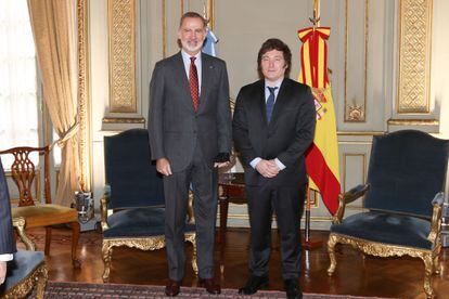 El presidente electo de Argentina, Javier Milei, se reúne con el rey de España Felipe VI, este sábado en Buenos Aires.