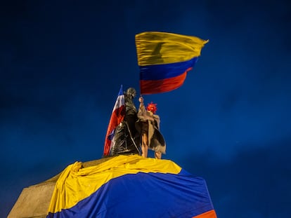 Seguidores de Petro celebran su triunfo en la Plaza de Bolívar, el domingo pasado.