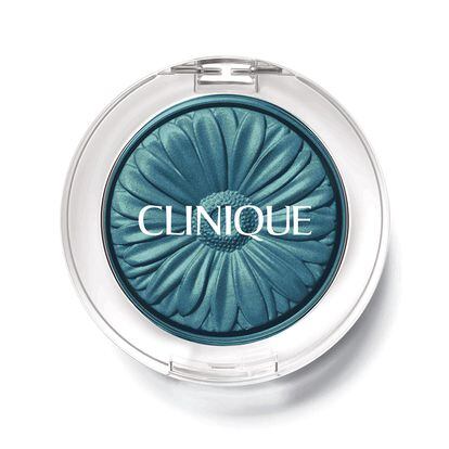 Sombra de ojos Lid Pop (apropiada para usuarias de lentes de contacto) en tono Acqua (20,50 €) de Clinique.