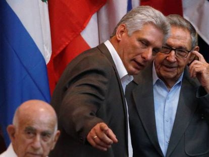 Miguel Díaz-Canel y Raúl Castro, presidente y expresidente de Cuba, el pasado miércoles en La Habana.
