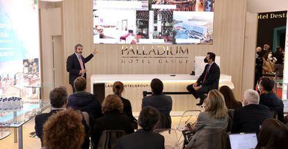 A la izquierda, Jesús Sobrino, consejero delegado de Palladium Hotel Group, y a la derecha, Abel Matutes Prats, presidente de Palladium Hotel Group.