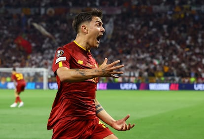 Dybala celebra el gol marcado.
