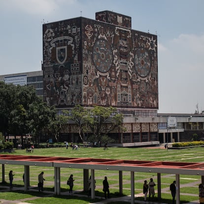 CIUDAD DE MÉXICO, 09AGOSTO2021.- Al menos 360 mil estudiantes y 30 mil docentes llevaron a cabo e regreso a clases de la UNAM de forma remota. En Ciudad Universitaria la rectoría está abierta solo para trámites administrativos.
FOTO: ANDREA MURCIA /CUARTOSCURO.COM