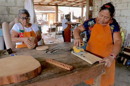 Mujeres carpinteras de Petcacab, Quintana Roo, México.