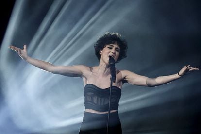 Barbara Piévic, conocida como Barbara Pravi, con la canción ‘Voilà’.