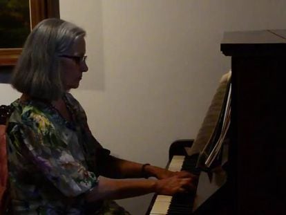 El piano de la familia de Rosalía vuelve a casa