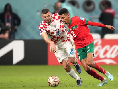 Azzedine Ounahi en una acción con Mateo Kovacic durante el partido entre Marruecos y Croacia durante el Mundial de Qatar, en diciembre.