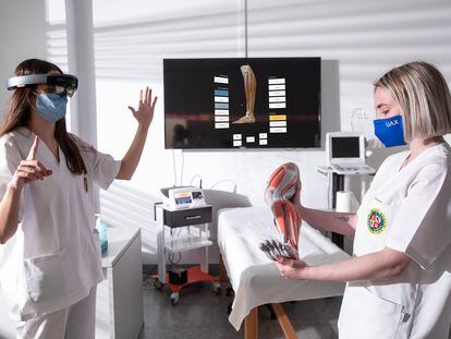 La Universidad Alfonso X el Sabio cuenta con el Hospital Virtual de Simulación, donde los estudiantes se forman con prestigiosos especialistas y utilizan herramientas de última generación.