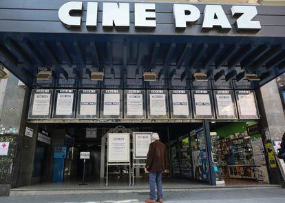 El cine Paz de Madrid, tras el anuncio de su cierre temporal, este martes.
