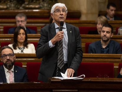 El consejero de Salud de la Generalitat, Manel Balcells, durante una sesión de control a los miembros del Govern, el pasado diciembre.