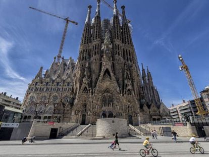 Els accesos de la Sagrada Família completament buits després del tancament del temple pel coronavirus.