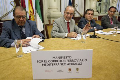 Pérez Casero (Cámara de Comercio), De la Torre (alcalde de Málaga), Bendodo (presidente de la Diputación) y el empresario González de Lara.