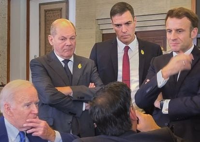 Desde la izquierda, el presidente de Estados Unidos, Joe Biden; el canciller de Alemania, Olaf Scholz; el presidente del Gobierno, Pedro Sánchez, y el presidente de Francia, Emmanuel Macron, en una reunión de emergencia tras el incidente en Polonia.
