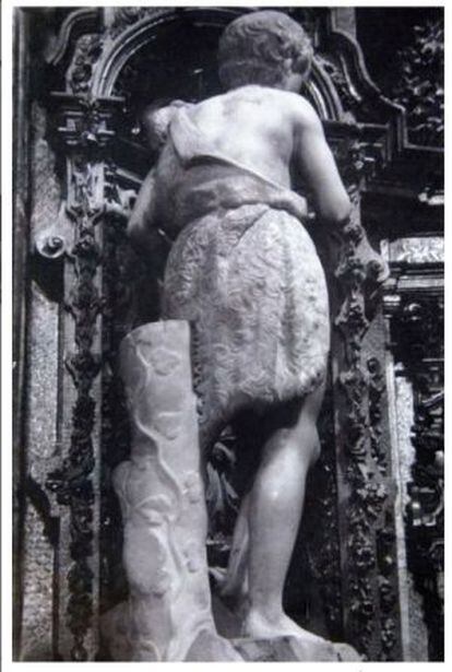 Parte posterior de la escultura, en una imagen anterior a 1938.