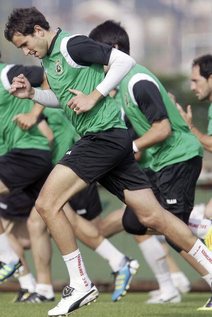 El delantero uruguayo Christian Stuani, durante un entrenamiento con el Racing.