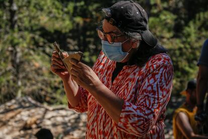 La paleontologa Ángela D. Buscalioni en el yacimiento de Las Hoyas.