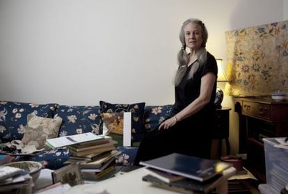 La poeta Sharon Olds, en su apartamento de Nueva York.